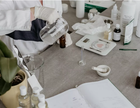 创赢盘交易 年轻人护肤不看品牌看成分，国产品牌有了新机会丨YiMagazine金字招牌